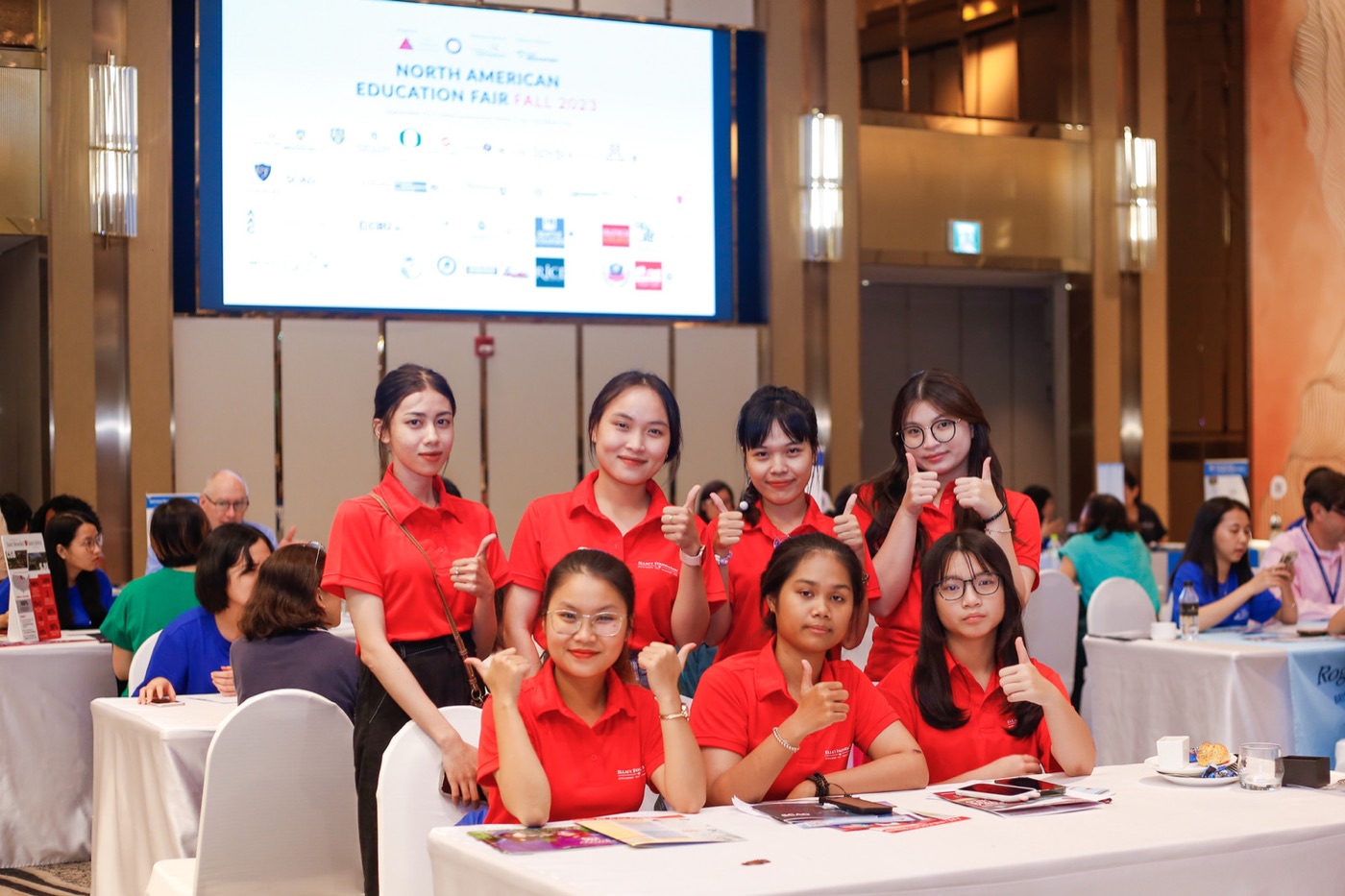 Nhóm học sinh Ellacy tại ngày hội giáo dục Bắc Mỹ